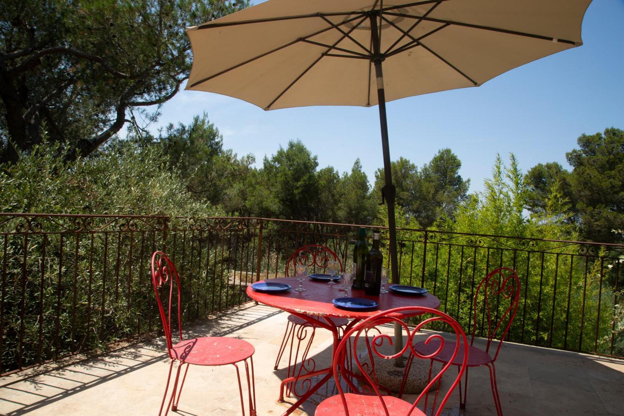 Le Gite Sous Les Pins Les Taillades Exterior foto